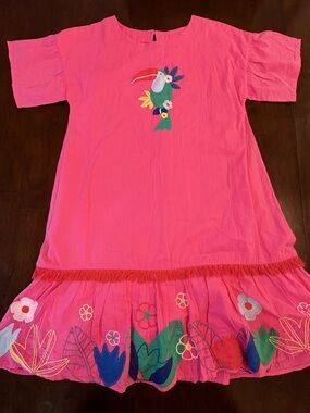 Mini Boden Toucan parrot appliqué on the chest and a vibrant floral colors 11/12